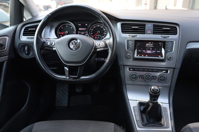 VOLKSWAGEN Golf usata, con USB