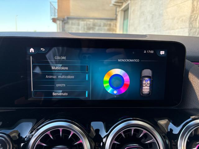 MERCEDES-BENZ GLA 180 usata, con Park Distance Control