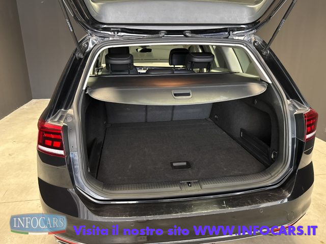 VOLKSWAGEN Passat Variant usata, con Luci diurne LED