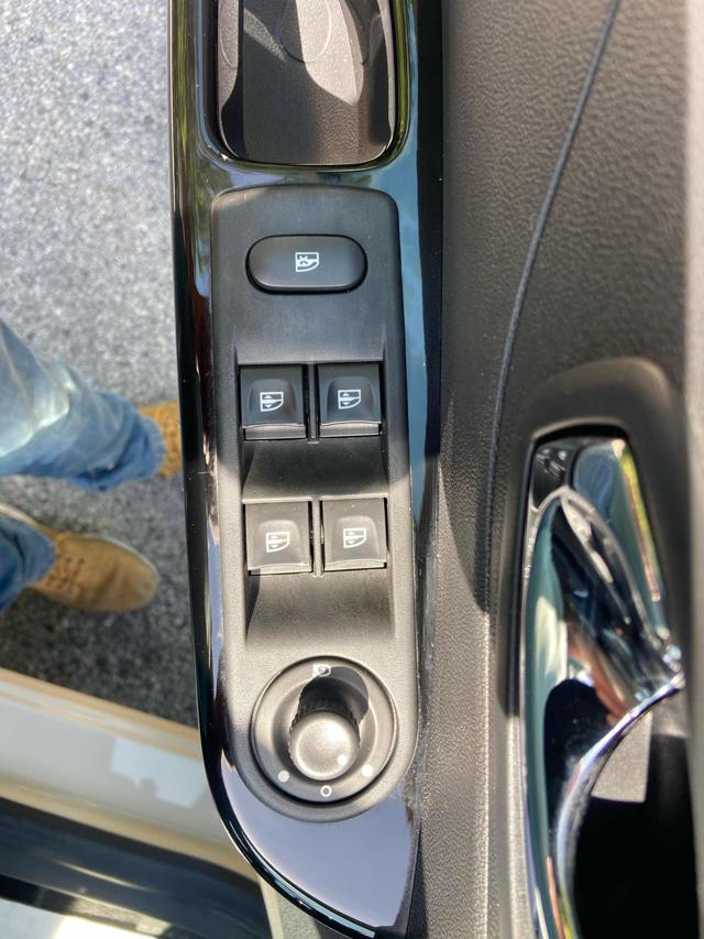 RENAULT Captur usata, con Chiusura centralizzata