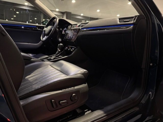 SKODA Superb usata, con Controllo automatico clima
