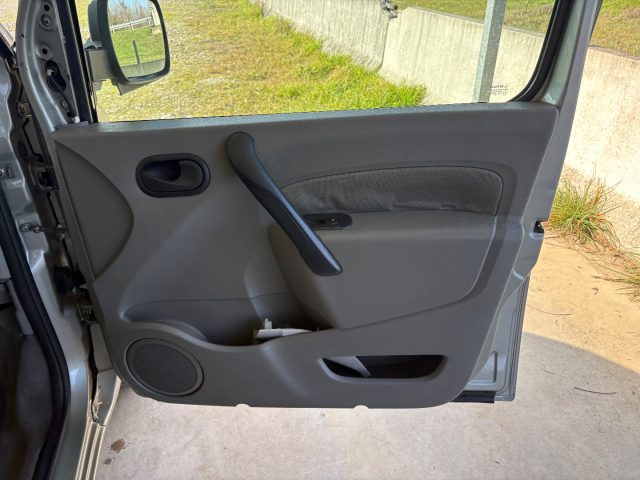 RENAULT Kangoo usata 29