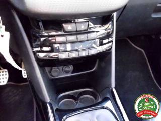 PEUGEOT 2008 usata, con Touch screen