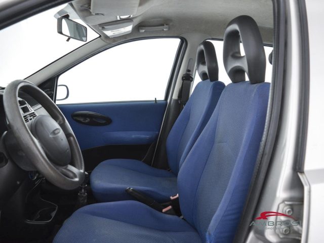 FIAT Punto usata 8
