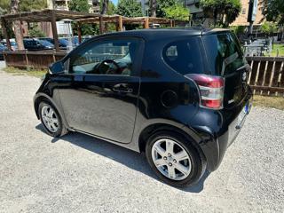 TOYOTA iQ usata, con Autoradio