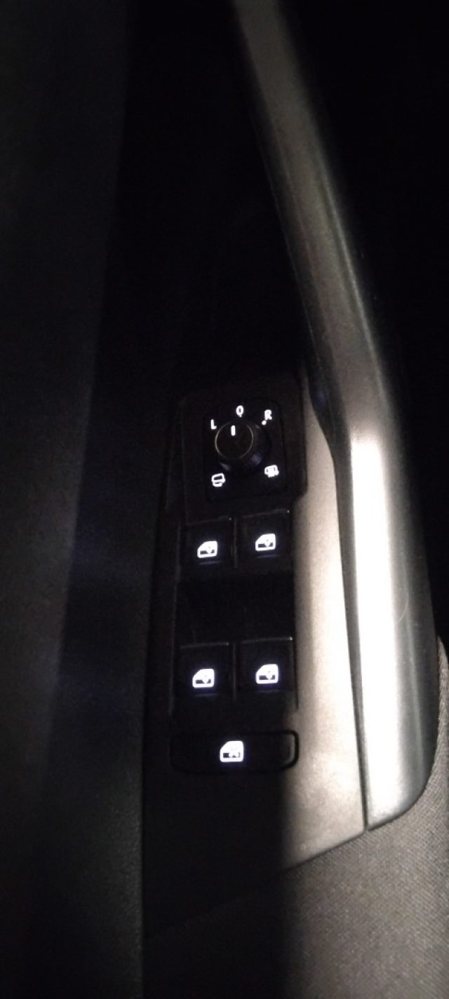 VOLKSWAGEN Taigo usata, con Sensore di luce