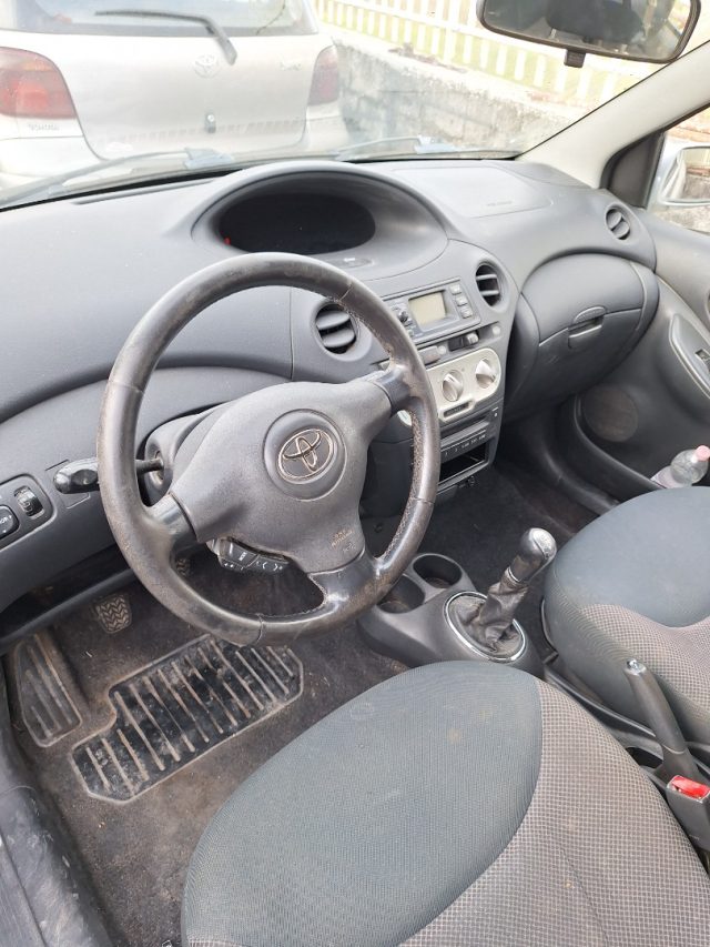TOYOTA Yaris usata 17