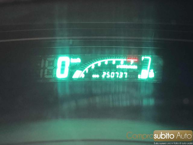 TOYOTA Yaris usata 26