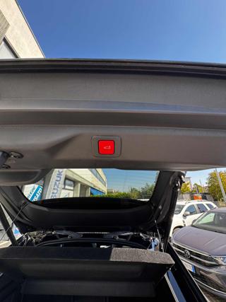 PEUGEOT 3008 usata, con Sedile posteriore sdoppiato