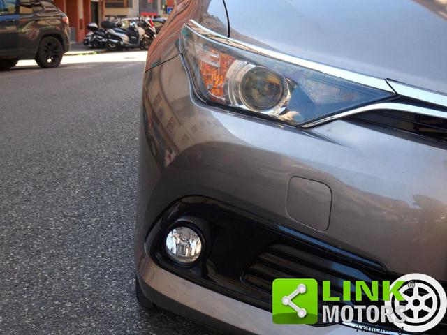 TOYOTA Auris usata, con Bracciolo