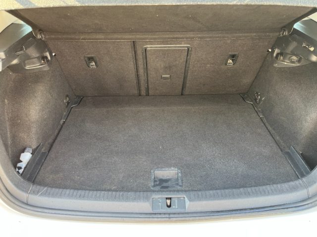 VOLKSWAGEN Golf usata, con Autoradio