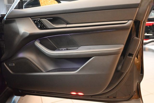 PORSCHE Taycan usata 72