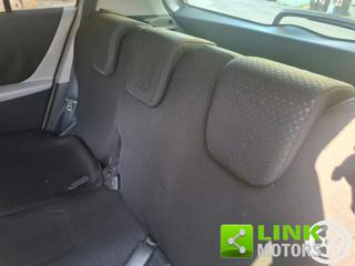 TOYOTA Yaris usata, con Specchietti laterali elettrici