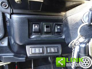 LAND ROVER Defender usata, con Luce d