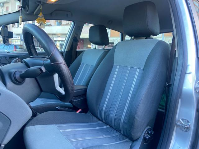 FORD Fiesta usata, con Specchietti laterali elettrici