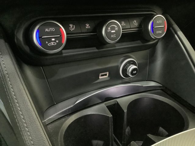 ALFA ROMEO Stelvio usata, con Sensori di parcheggio posteriori