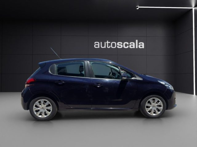 PEUGEOT 208 usata, con Autoradio