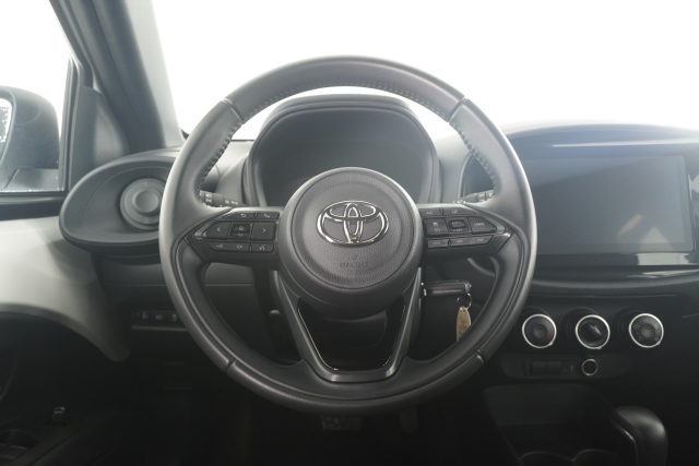 TOYOTA Aygo X usata 11