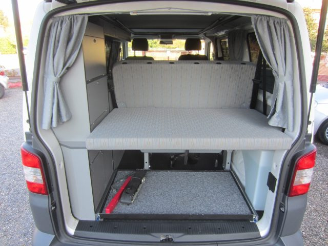 VOLKSWAGEN T5 usata, con Gancio traino