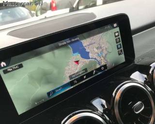 MERCEDES-BENZ GLB 200 usata, con Controllo automatico clima