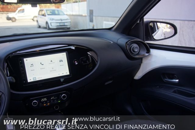 TOYOTA Aygo X usata 8