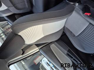 TOYOTA Yaris usata, con Fari LED