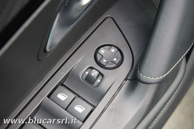 PEUGEOT 2008 usata, con Sensori di parcheggio posteriori