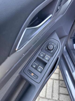 VOLKSWAGEN Golf usata, con Autoradio