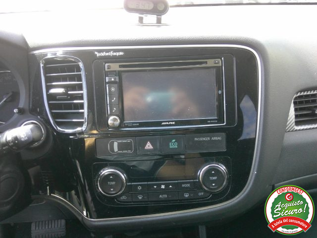 MITSUBISHI Outlander usata, con Bracciolo