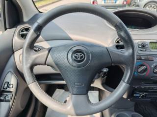 TOYOTA Yaris usata 15