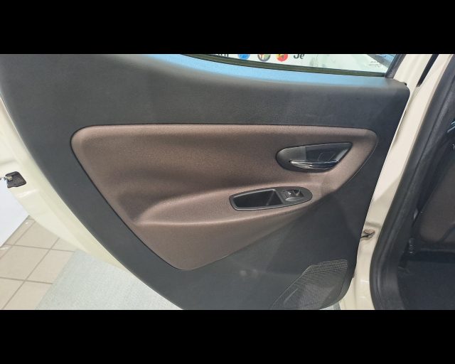 LANCIA Ypsilon usata 27