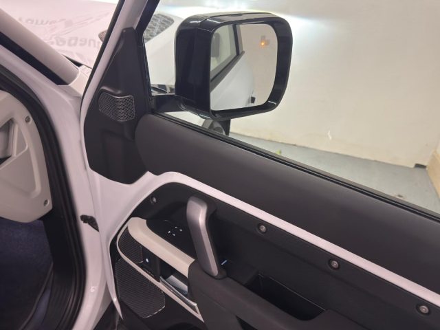 LAND ROVER Defender usata 8