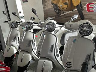 VESPA GTS 300 Super usata 9