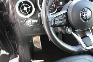 ALFA ROMEO Stelvio usata, con Controllo automatico clima