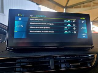 PEUGEOT 3008 usata, con Leve al volante
