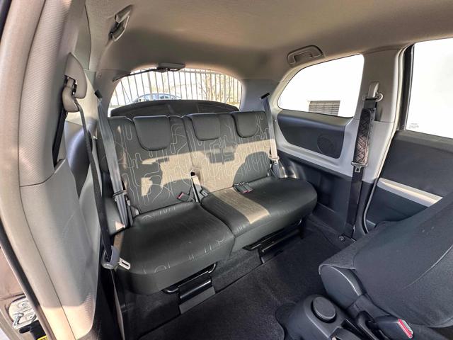 TOYOTA Yaris usata 39