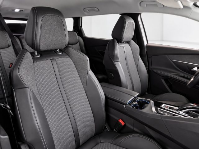 PEUGEOT 5008 usata, con Boardcomputer