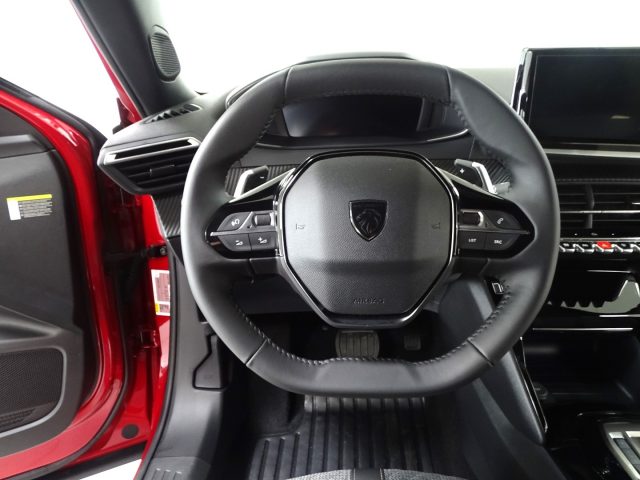 PEUGEOT 2008 usata, con Volante multifunzione