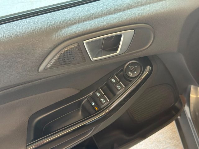 FORD Fiesta usata, con Specchietti laterali elettrici