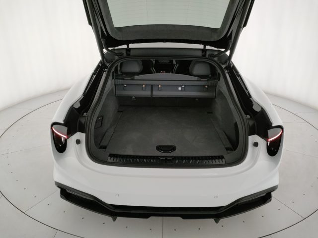 LOTUS Emeya usata, con Fari LED