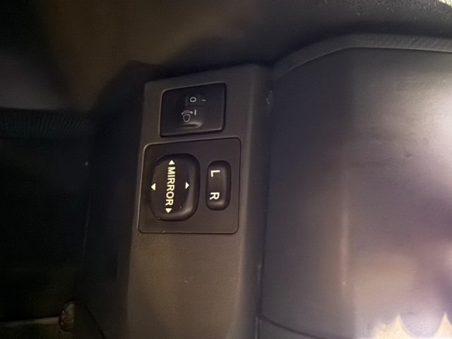 TOYOTA Yaris usata 11