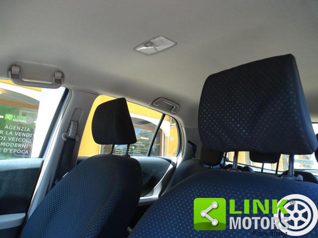 TOYOTA Yaris usata, con Specchietti laterali elettrici