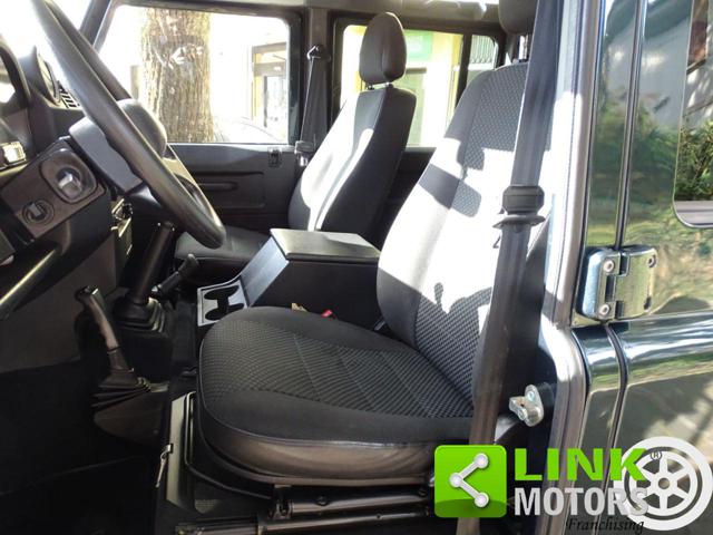 LAND ROVER Defender usata 24