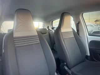 VOLKSWAGEN up! usata 28