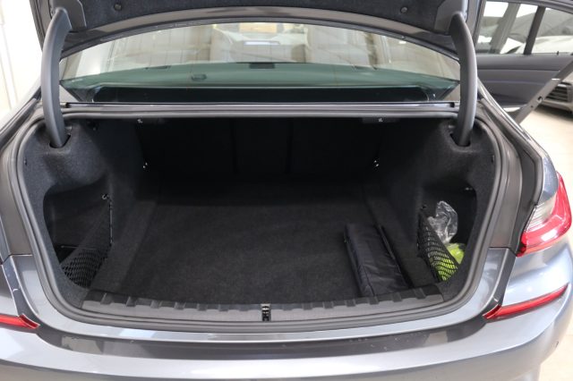 BMW 330 usata, con Sensori di parcheggio posteriori