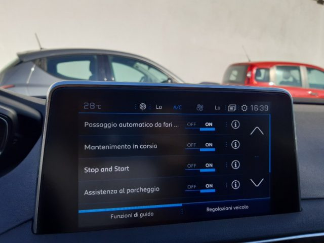 PEUGEOT 3008 usata, con Controllo automatico clima