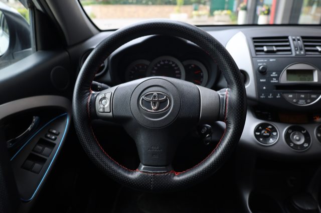 TOYOTA RAV 4 usata, con Sensori di parcheggio posteriori