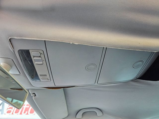 VOLKSWAGEN Touran usata, con Isofix
