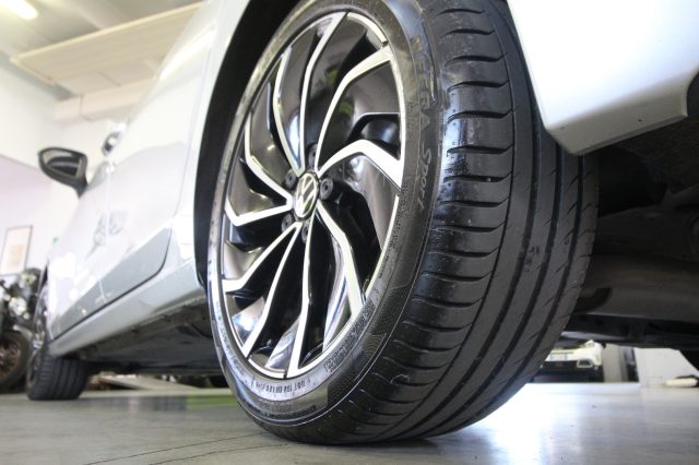 VOLKSWAGEN Golf usata, con Luci diurne LED
