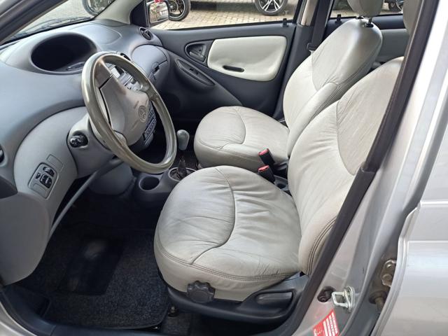 TOYOTA Yaris usata, con Alzacristalli elettrici